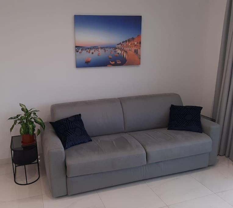 New Seafront Apartment - Spectacular Views St. Paul's Bay Exterior photo