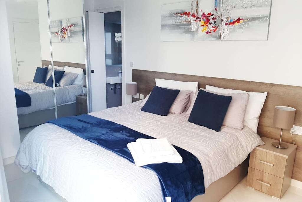 New Seafront Apartment - Spectacular Views St. Paul's Bay Exterior photo